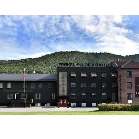 Froken Skjolds Hotel Lyngengarden Mosjøen Exterior foto